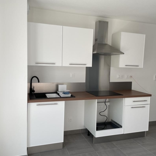  AIGUES-VIVES IMMO : Appartement | VERGEZE (30310) | 69 m2 | 840 € 