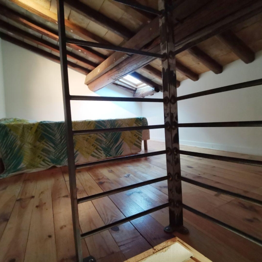  AIGUES-VIVES IMMO : House | GALLARGUES-LE-MONTUEUX (30660) | 69 m2 | 700 € 