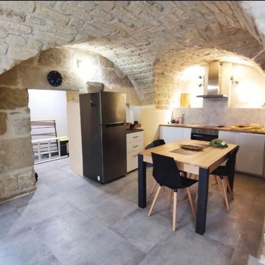  AIGUES-VIVES IMMO : House | GALLARGUES-LE-MONTUEUX (30660) | 69 m2 | 700 € 