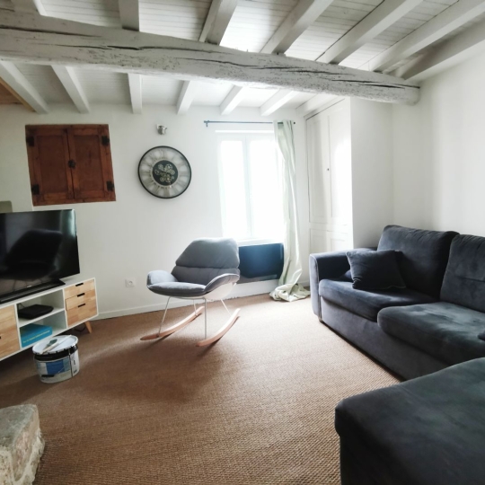  AIGUES-VIVES IMMO : House | GALLARGUES-LE-MONTUEUX (30660) | 69 m2 | 700 € 
