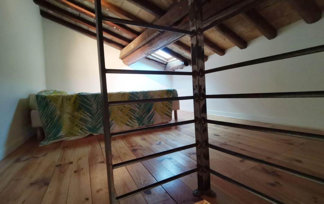 AIGUES-VIVES IMMO : House | GALLARGUES-LE-MONTUEUX (30660) | 69 m2 | 700 € 