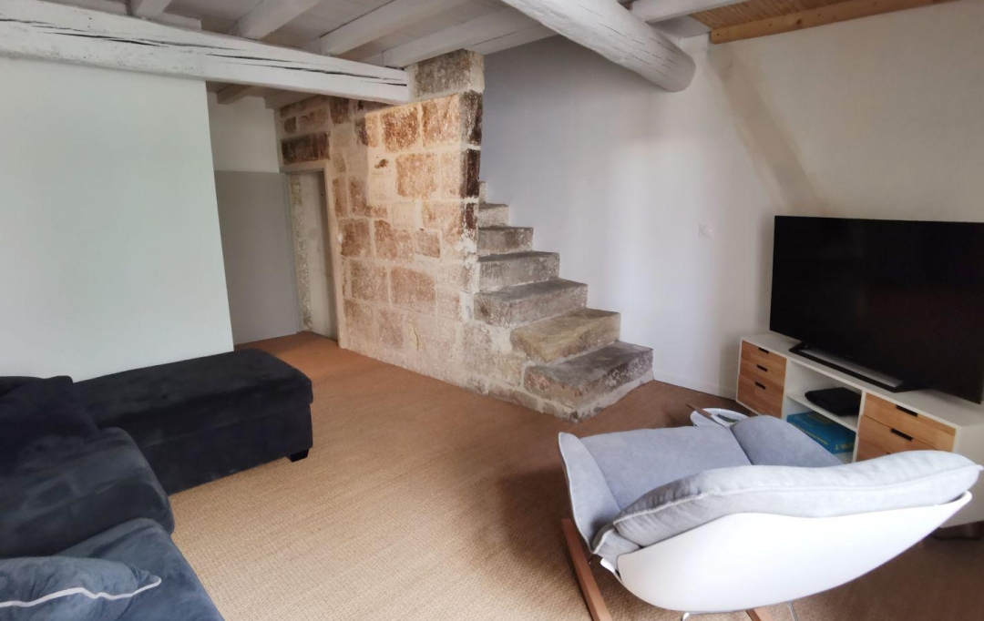 AIGUES-VIVES IMMO : House | GALLARGUES-LE-MONTUEUX (30660) | 69 m2 | 700 € 