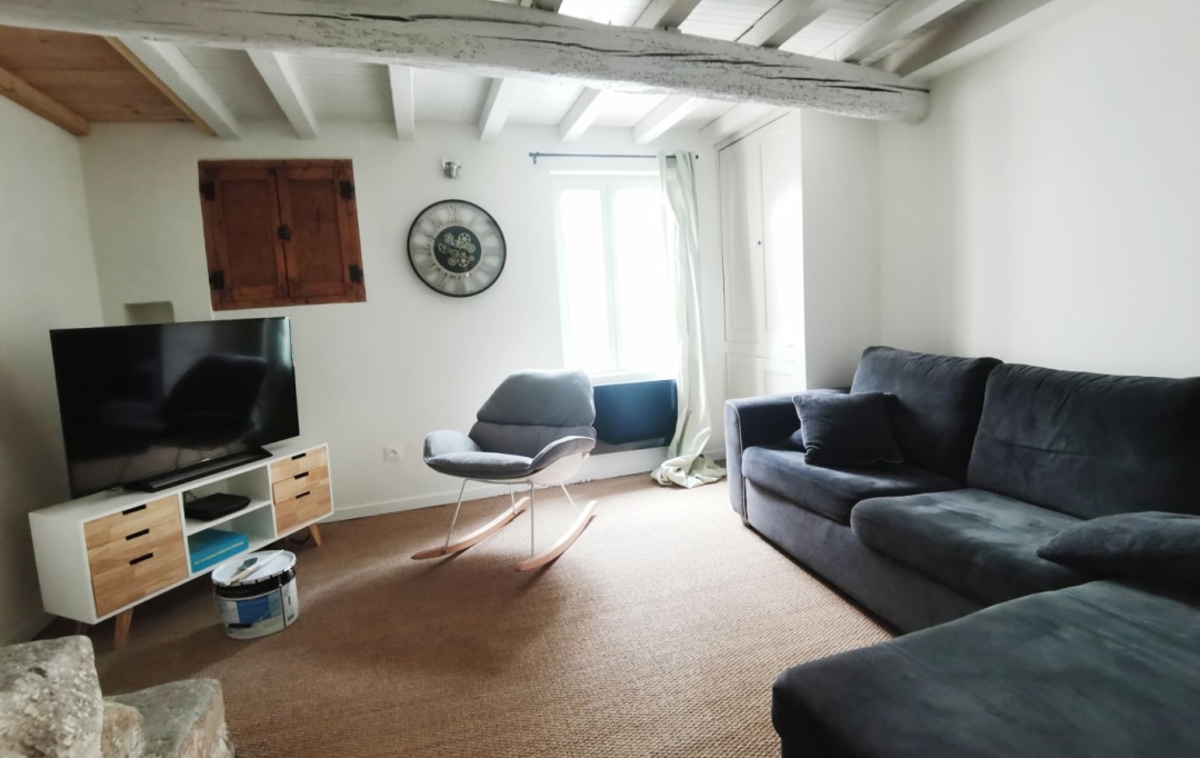 AIGUES-VIVES IMMO : House | GALLARGUES-LE-MONTUEUX (30660) | 69 m2 | 700 € 