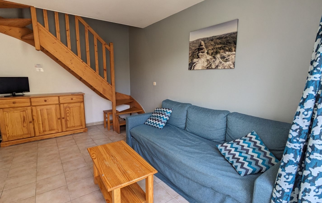 AIGUES-VIVES IMMO : House | CALVISSON (30420) | 38 m2 | 854 € 