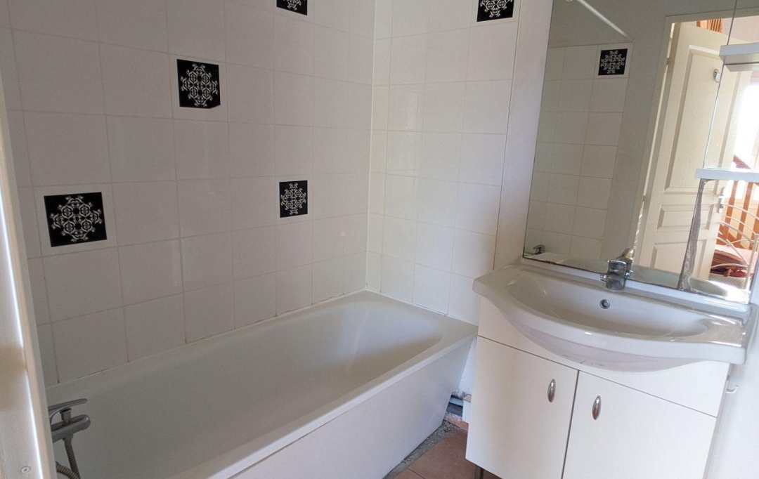AIGUES-VIVES IMMO : Maison / Villa | GALLARGUES-LE-MONTUEUX (30660) | 35 m2 | 76 000 € 