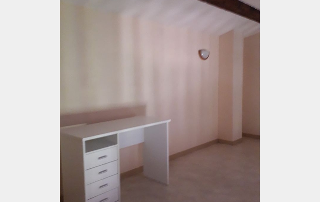 Annonces AIGUESVIVES : House | MILHAUD (30540) | 50 m2 | 852 &euro; 
