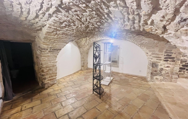 AIGUES-VIVES IMMO : Local / Bureau | CALVISSON (30420) | 54 m2 | 700 € 