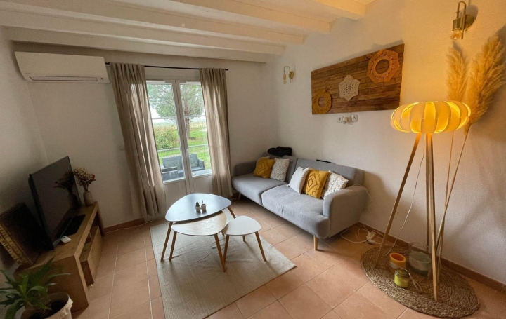 Maison GALLARGUES-LE-MONTUEUX 45 m2 850 € Maison GALLARGUES-LE-MONTUEUX 45 m2 850 €