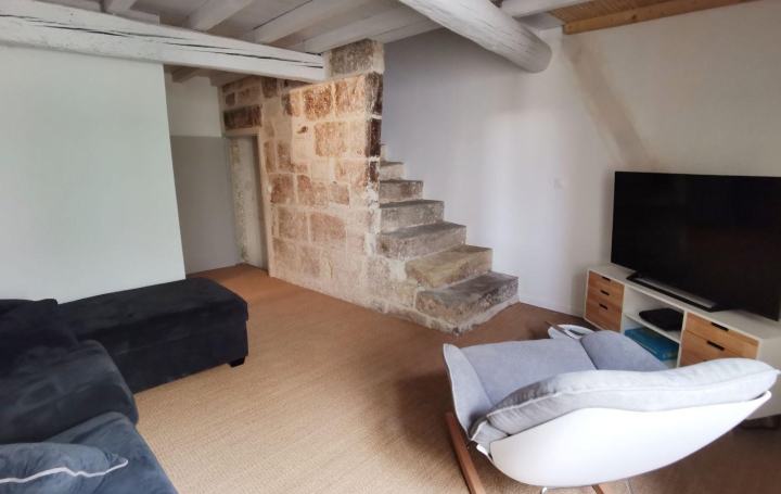 Maison de village GALLARGUES-LE-MONTUEUX 69 m2 700 € Maison de village GALLARGUES-LE-MONTUEUX 69 m2 700 €