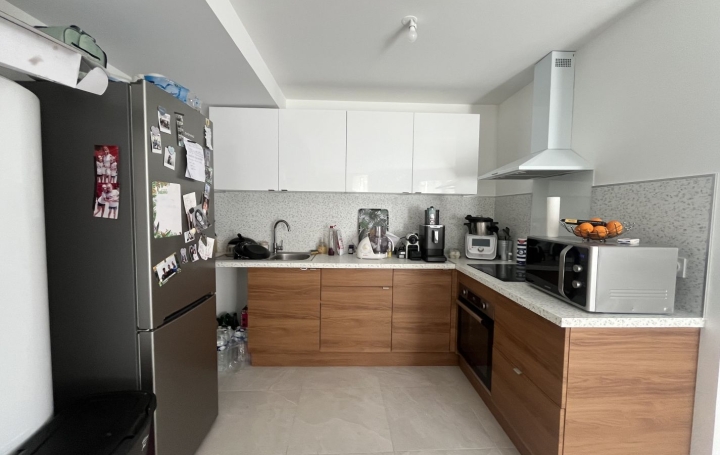 Maison de village AIGUES-VIVES 85 m2 900 € Maison de village AIGUES-VIVES 85 m2 900 €