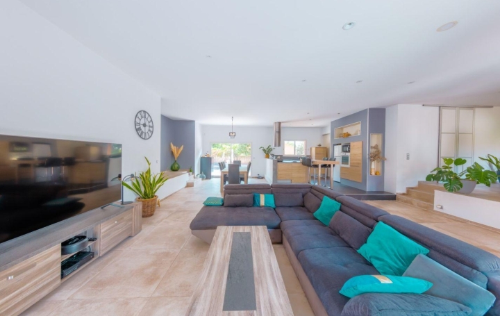  AIGUES-VIVES IMMO Maison / Villa | SAINT-BAUZILLE-DE-MONTMEL (34160) | 166 m2 | 620 000 € 
