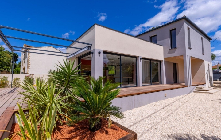 Villa   AIGUES-VIVES  172 m2 808 000 € 