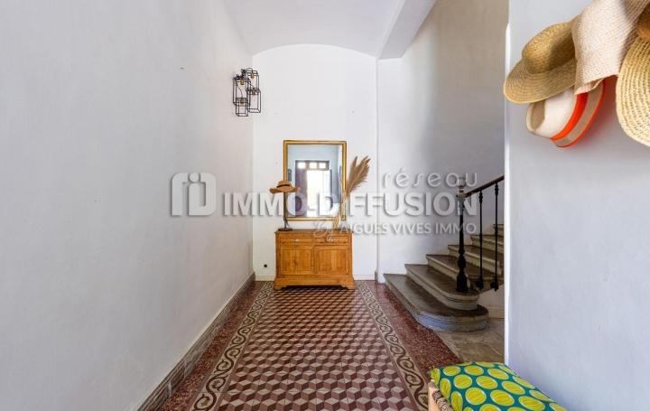 Maison de ville   AIGUES-VIVES  250 m2 570 000 € 