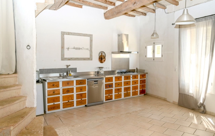 Maison   GALLARGUES-LE-MONTUEUX  92 m2 199 000 € 